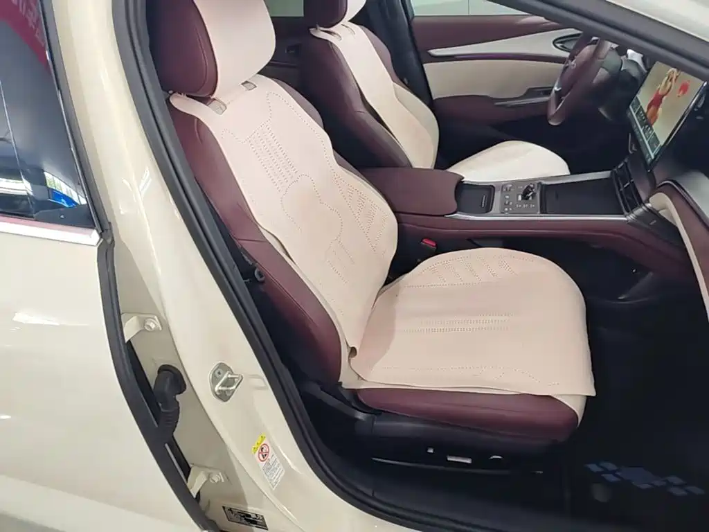 BYD Seal 07 DM-i — фото 25