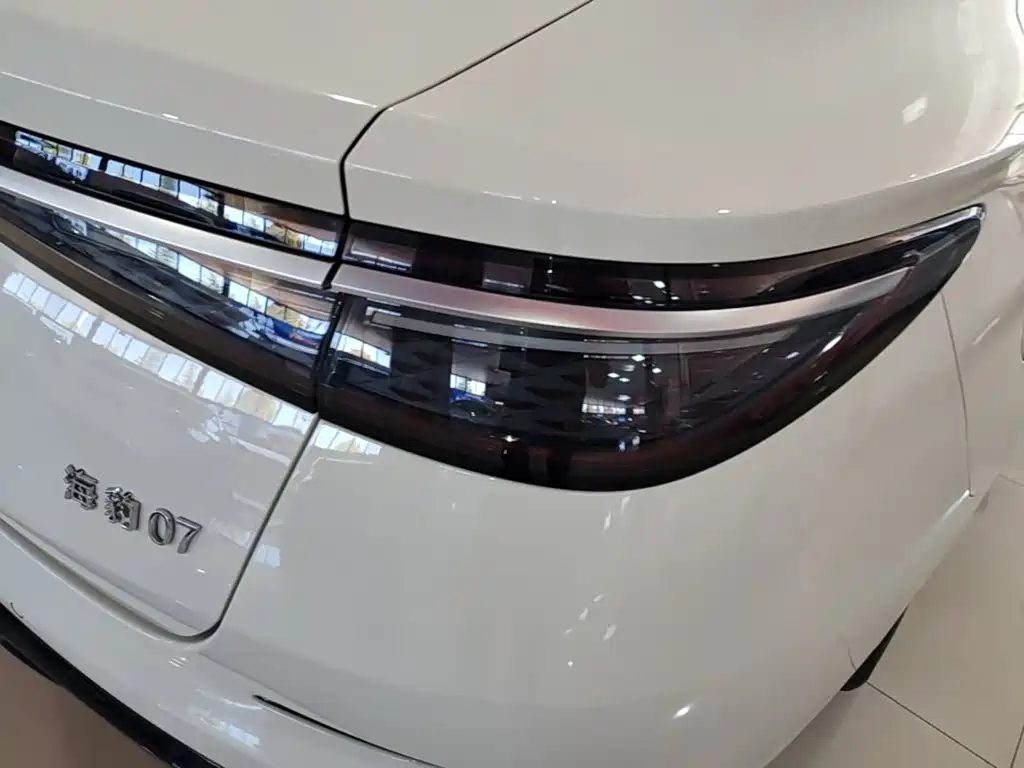 BYD Seal 07 DM-i — фото 8