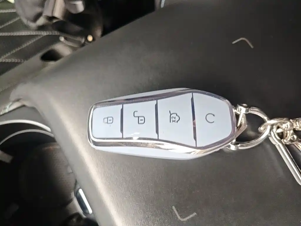 BYD Seal — фото 9