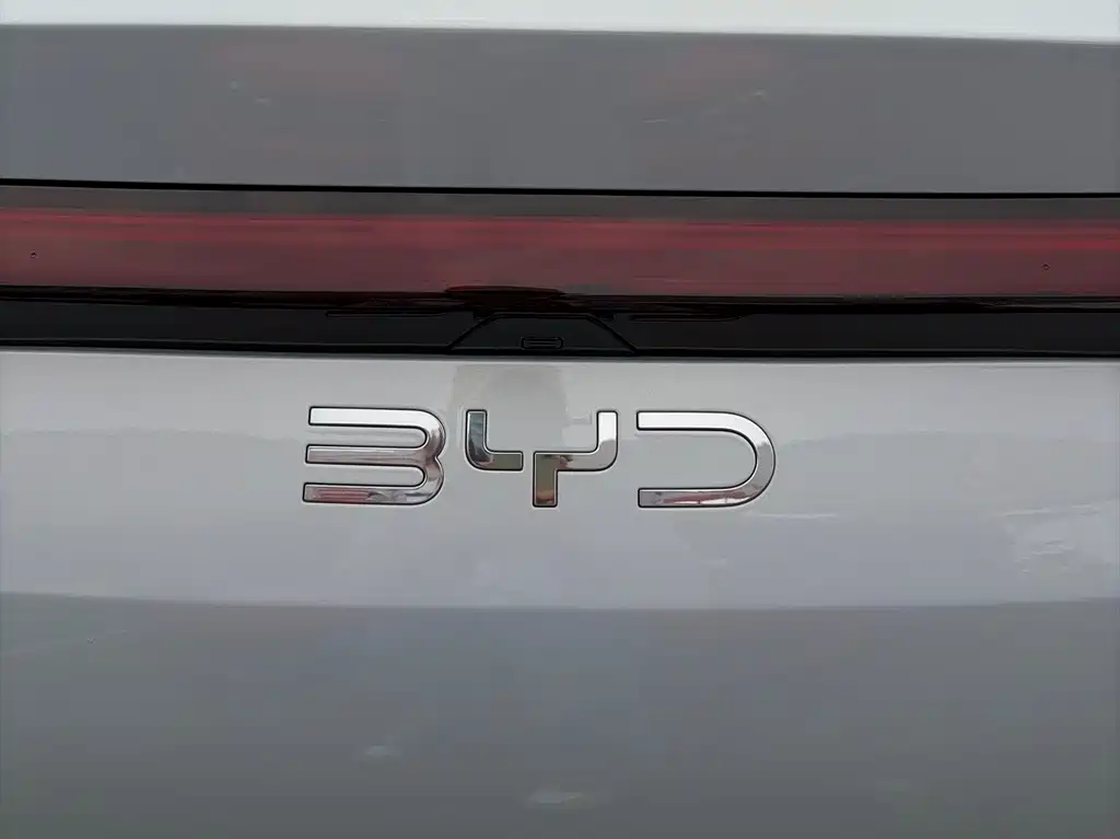BYD Qin L — фото 9
