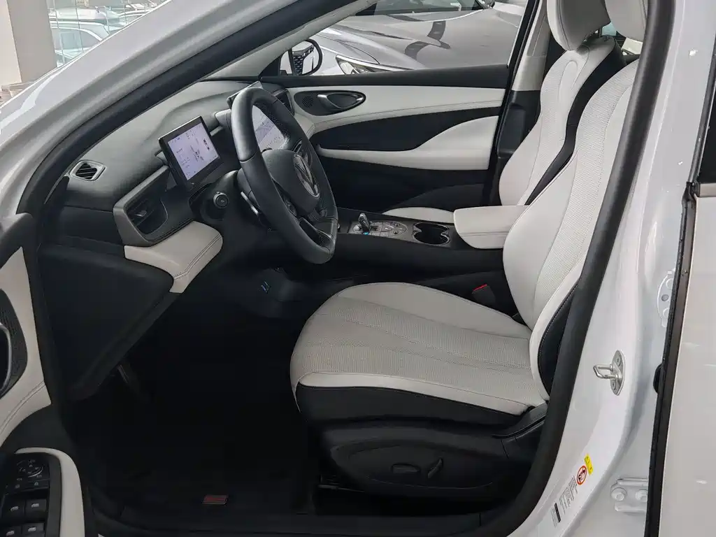 BYD Seal 05 DM-i — фото 8