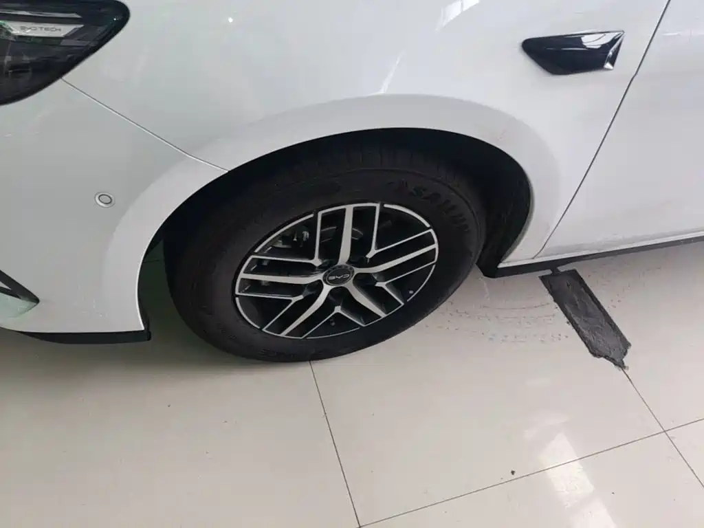 BYD Seal 05 DM-i — фото 23