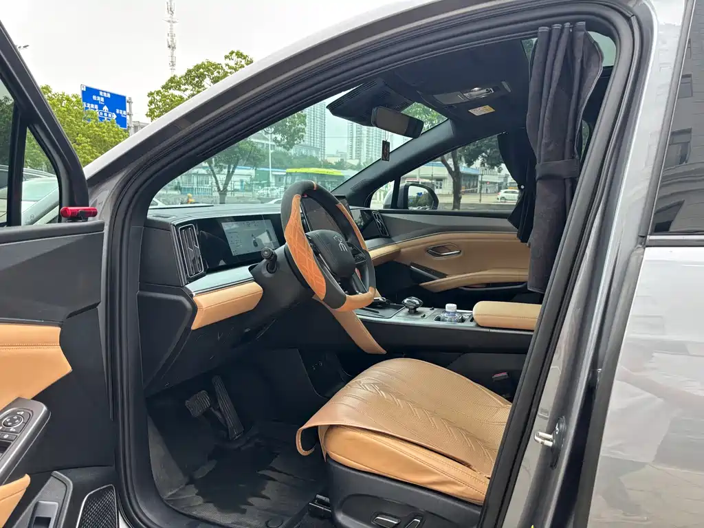 BYD L DM-i — фото 8