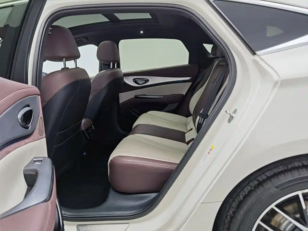 BYD Seal 07 DM-i — фото 15