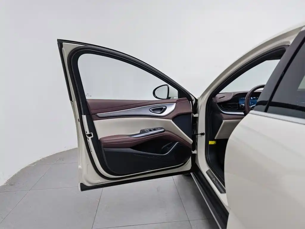 BYD Seal 07 DM-i — фото 8