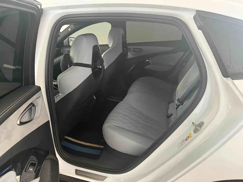 BYD Seal — фото 6