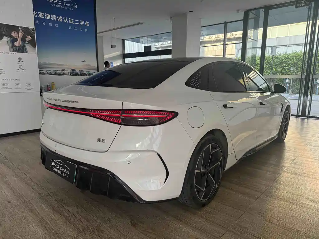 BYD Seal — фото 8