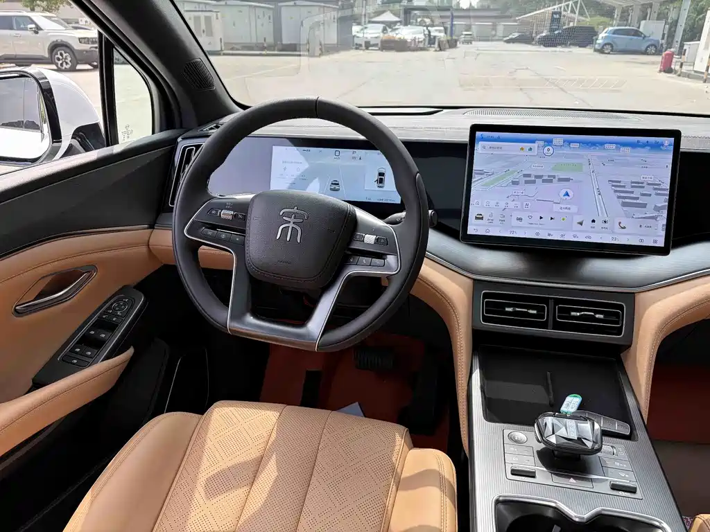 BYD L DM-i — фото 18