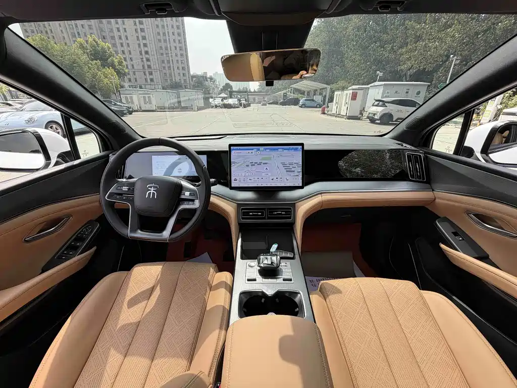 BYD L DM-i — фото 20