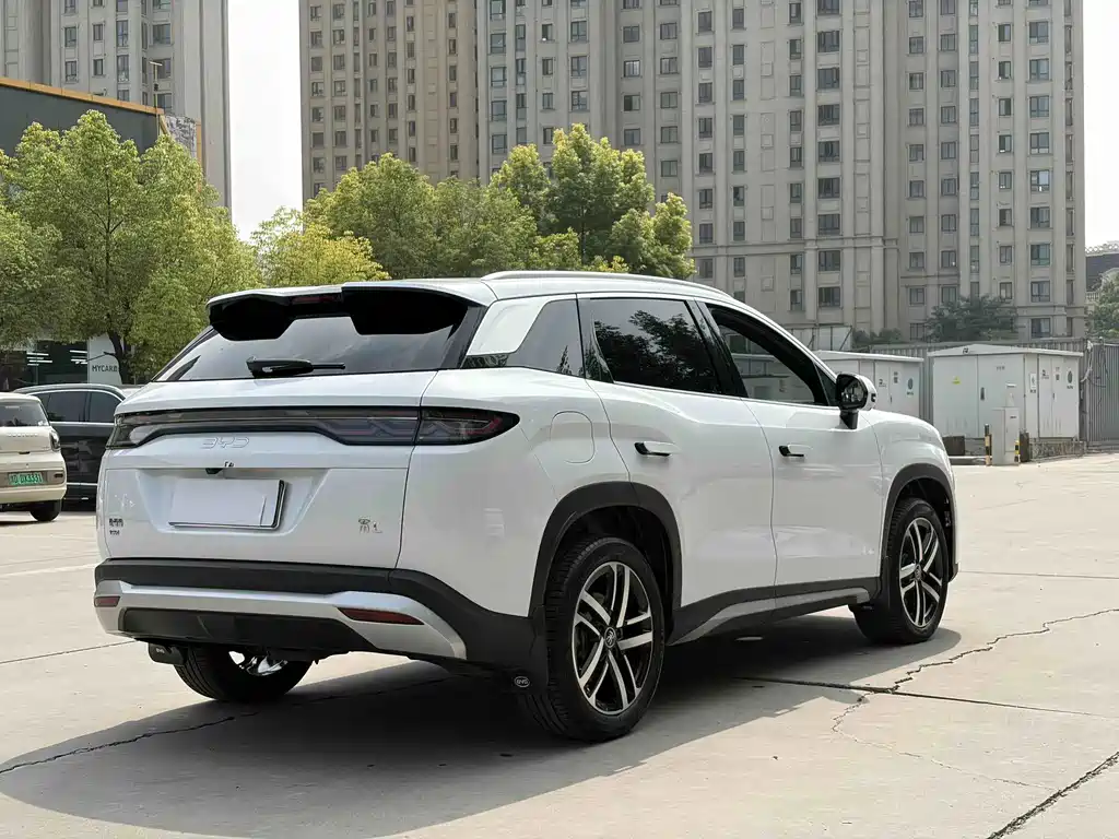 BYD L DM-i — фото 6