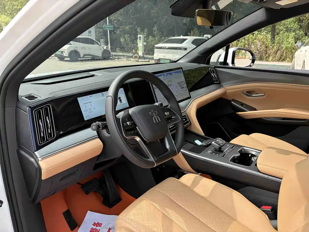 BYD L DM-i — фото 8