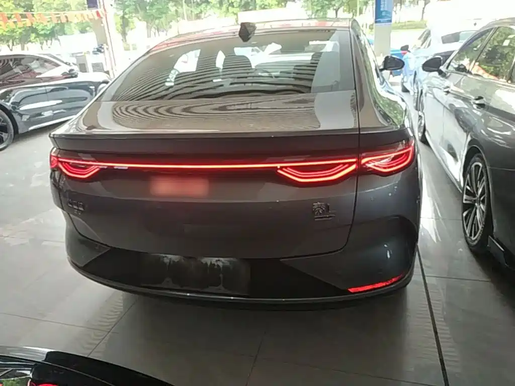 BYD Qin L — фото 6