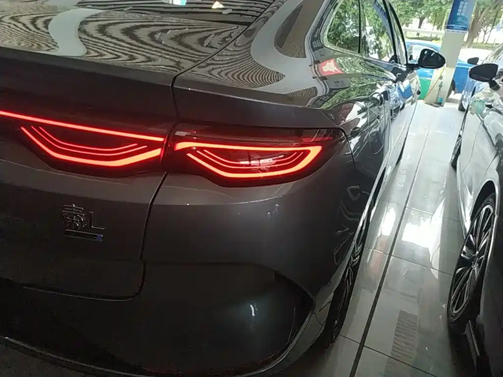 BYD Qin L — фото 8