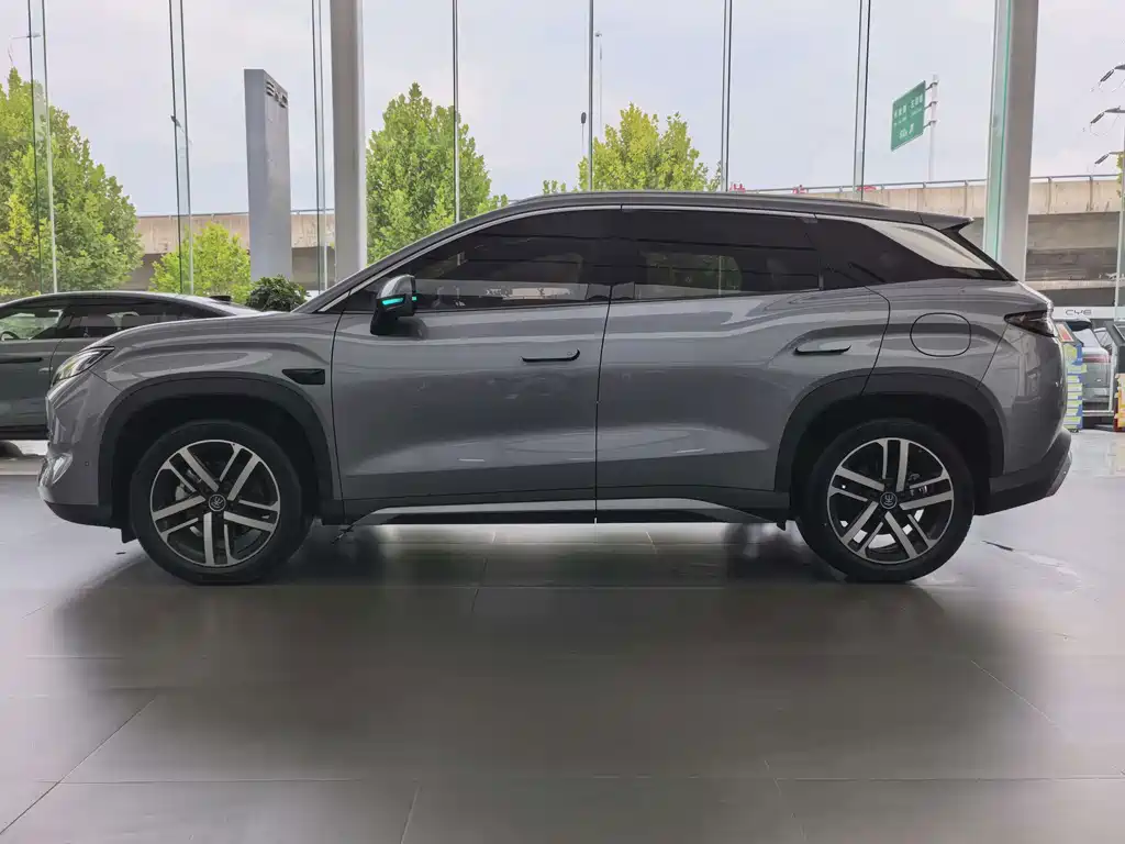 BYD L DM-i — фото 3