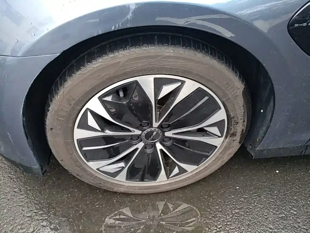 BYD Seal — фото 23