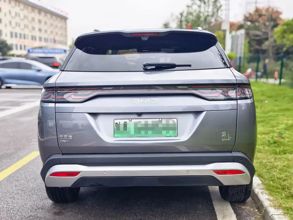 BYD L DM-i — фото 17