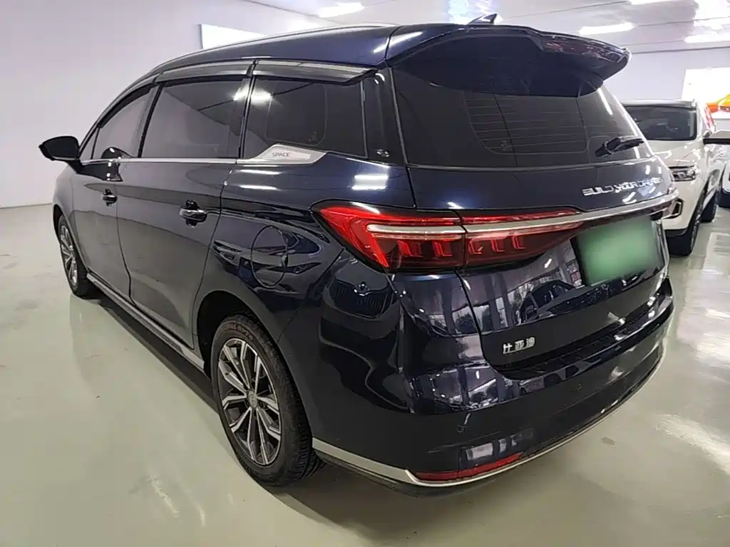 BYD MAX — фото 5