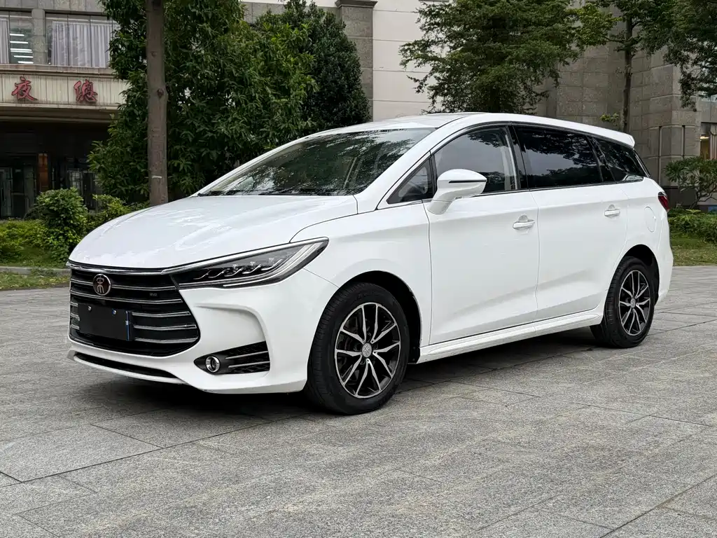 BYD MAX