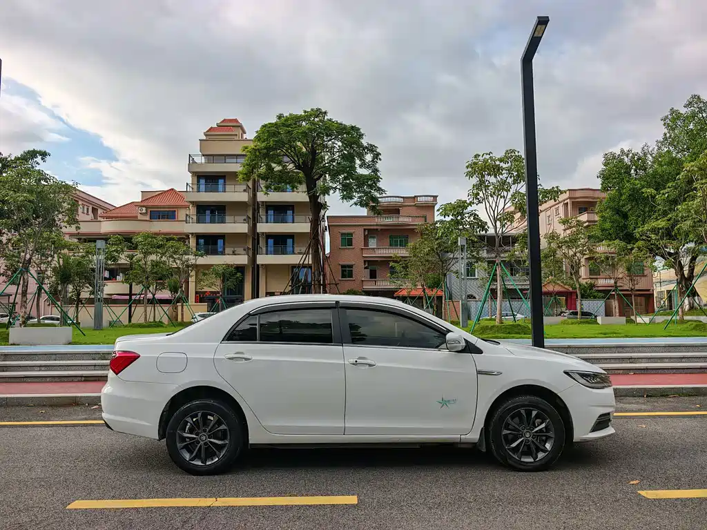 BYD Qin NEV — фото 7