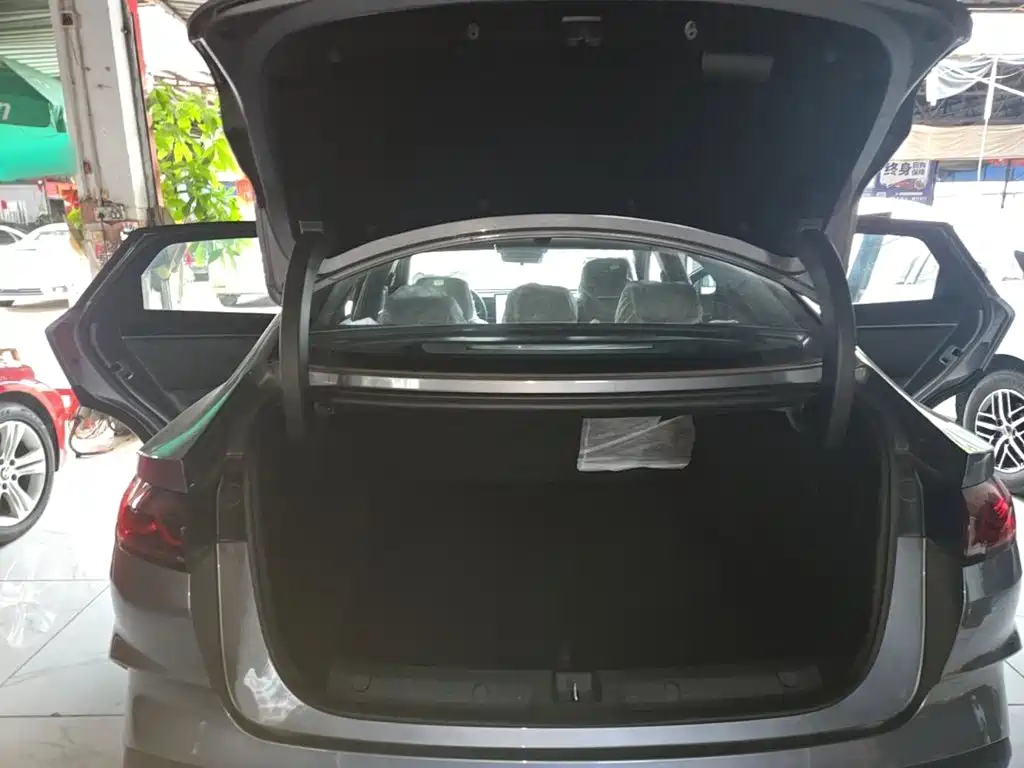 BYD Qin L — фото 19