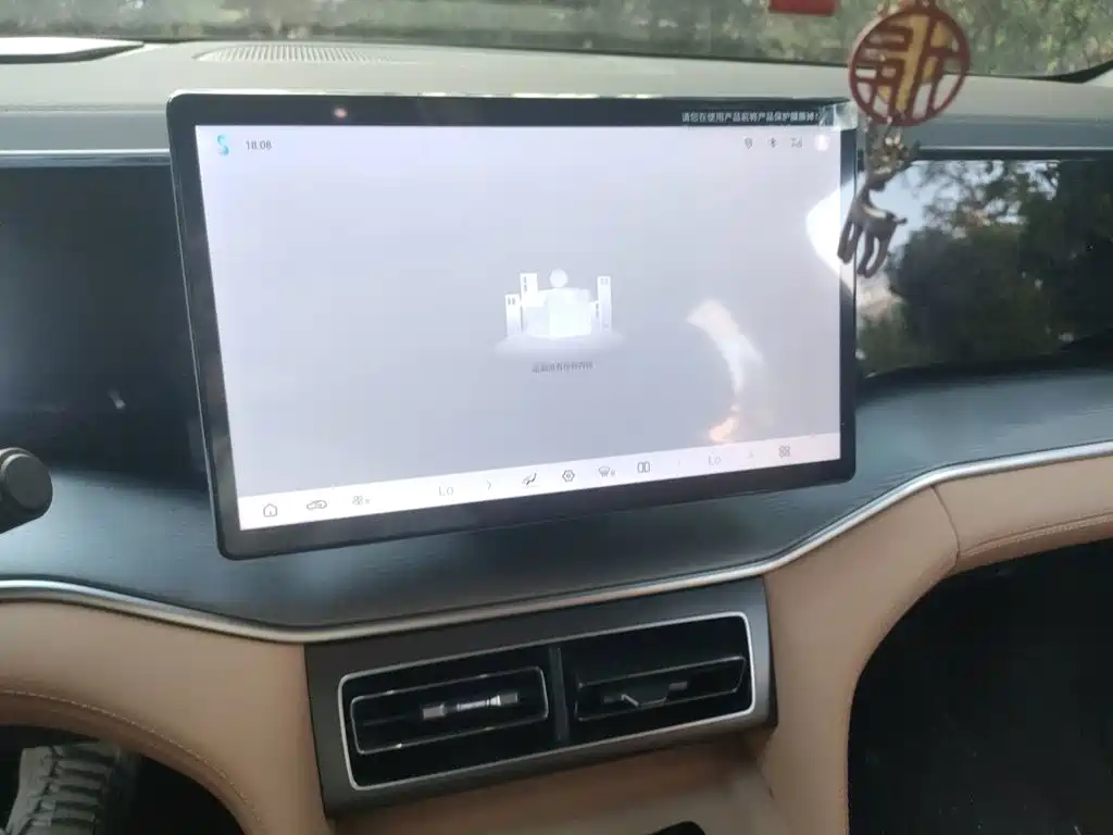 BYD L DM-i — фото 9