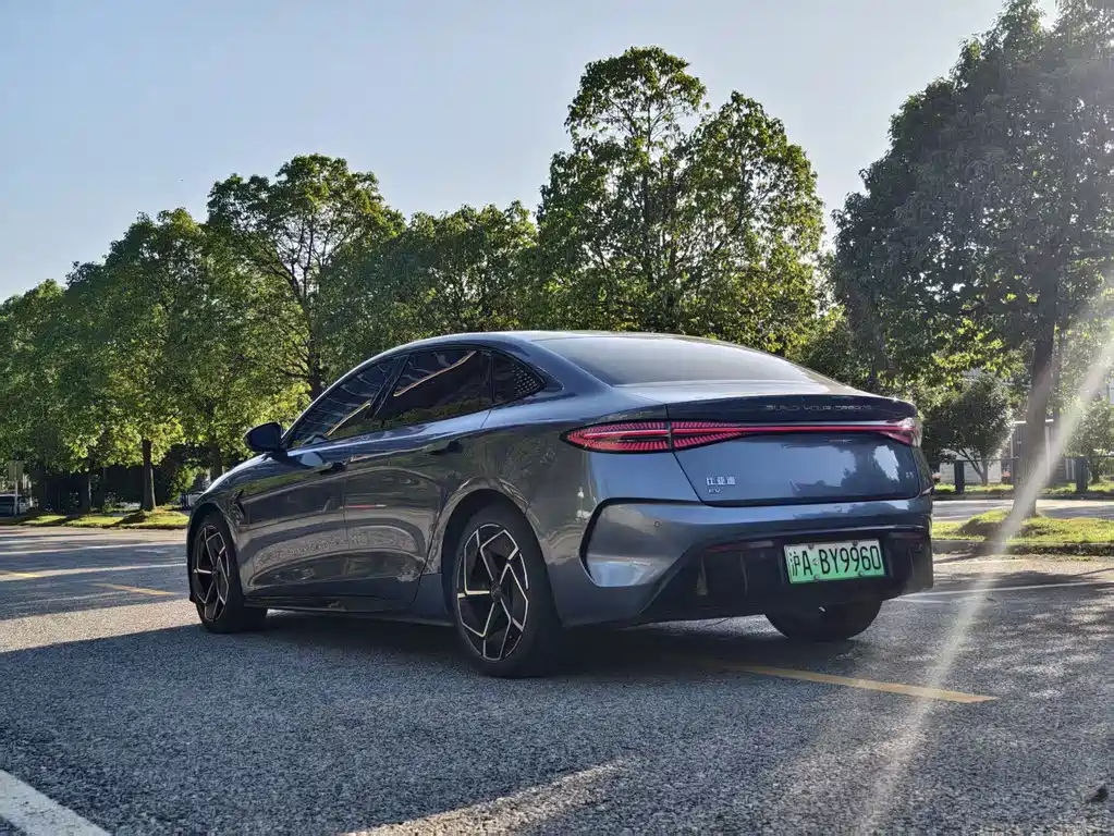 BYD Seal — фото 9