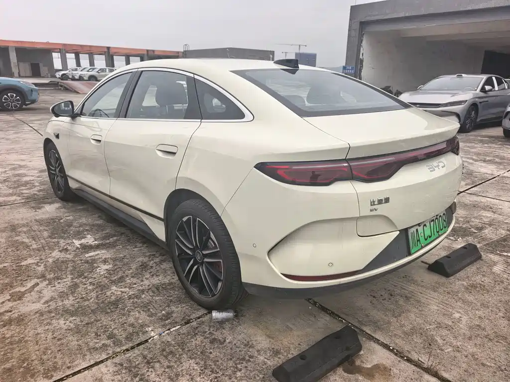BYD Qin L — фото 8