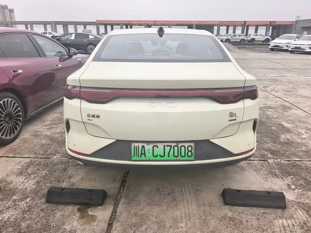 BYD Qin L — фото 9