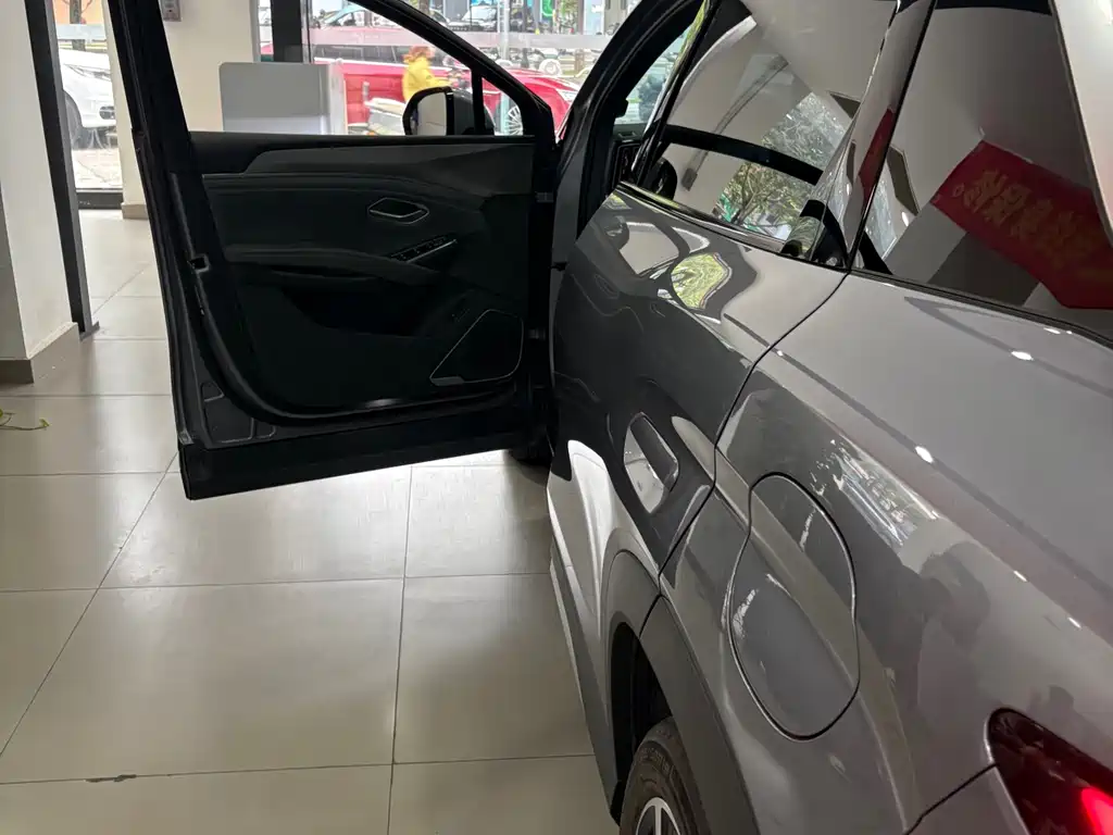 BYD L DM-i — фото 9