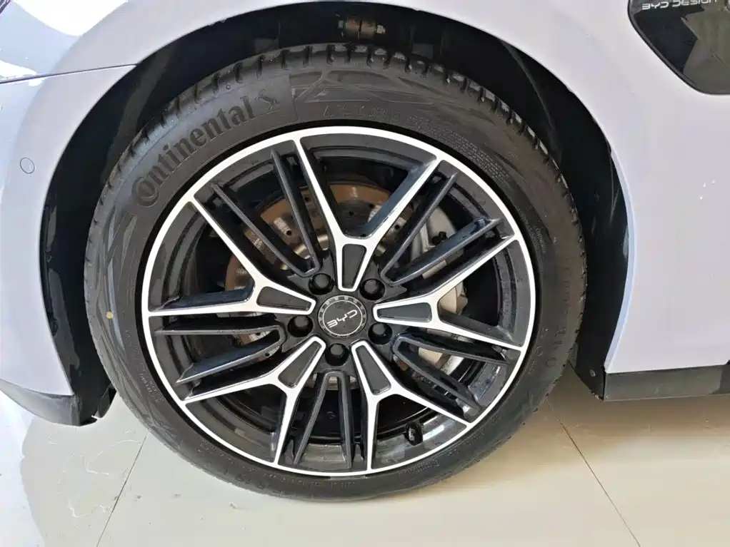 BYD Seal — фото 15