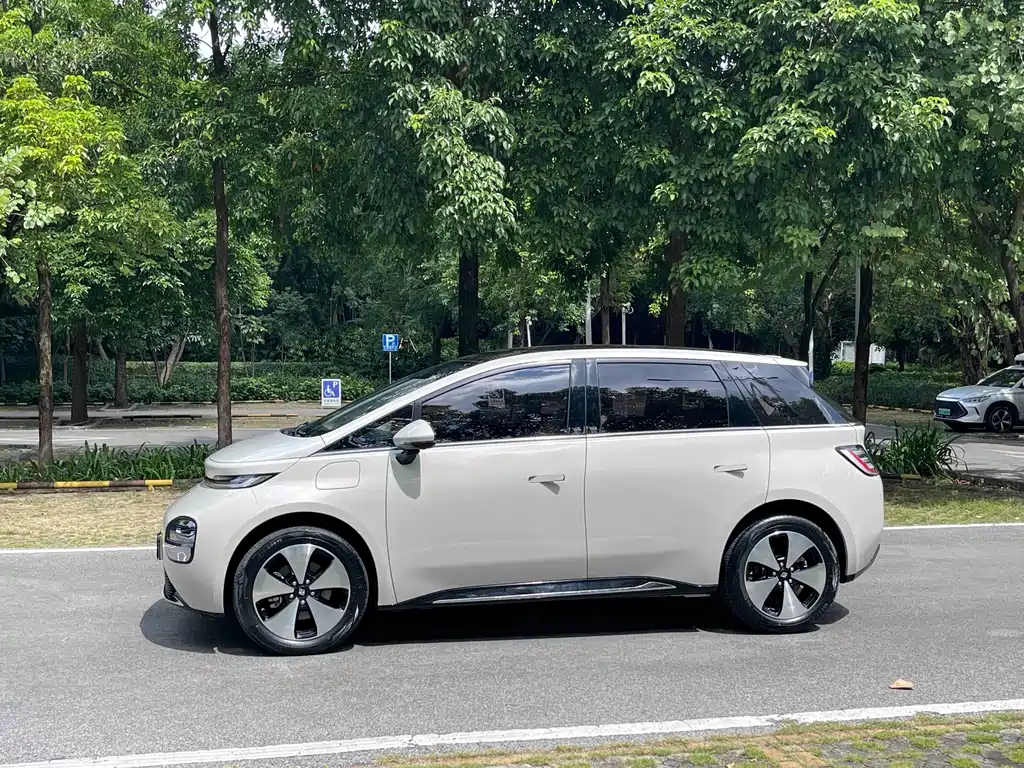 Baojun Yunduo — фото 20