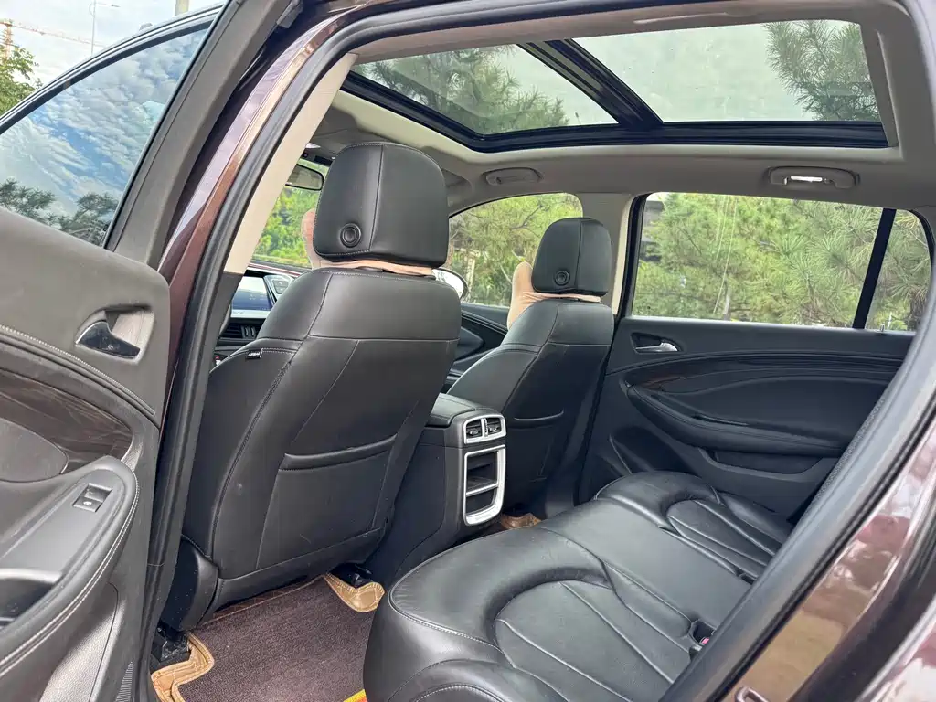 Buick Envision Plus — фото 5