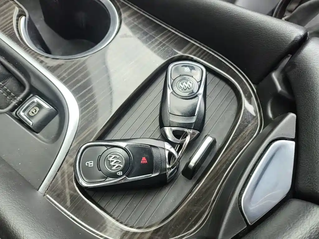 Buick Envision Plus — фото 9