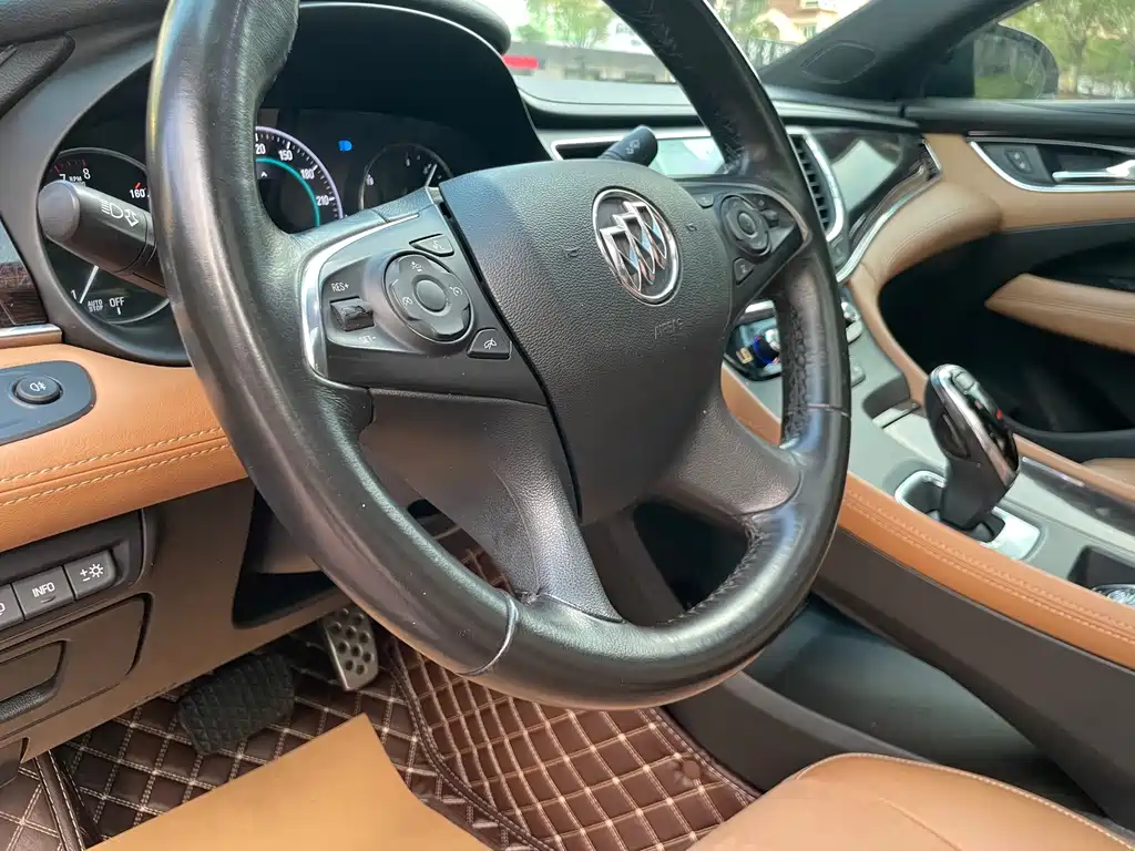 Buick LaCrosse — фото 23