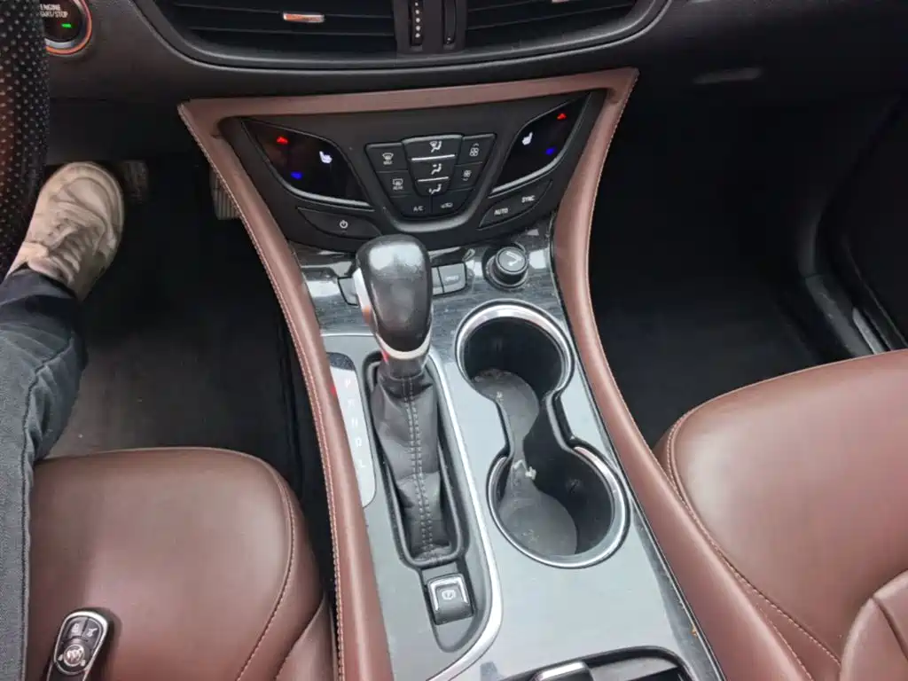 Buick Envision Plus — фото 14