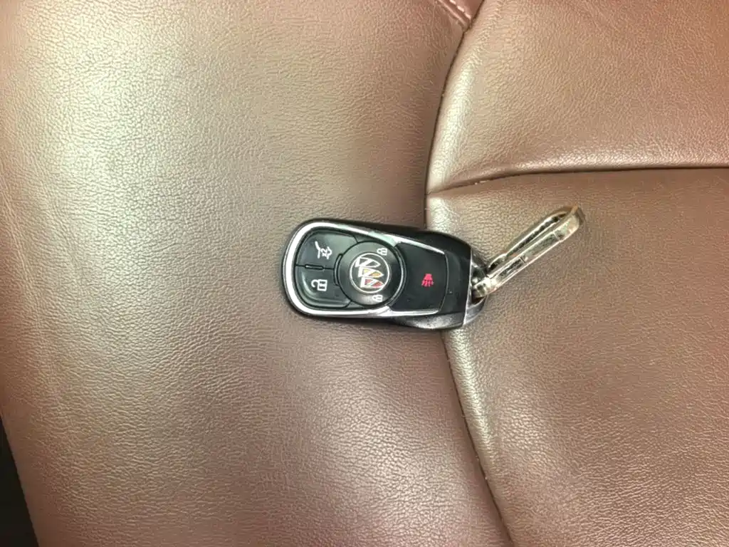 Buick Envision Plus — фото 9