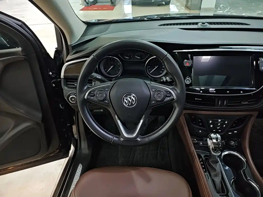 Buick Envision Plus — фото 11