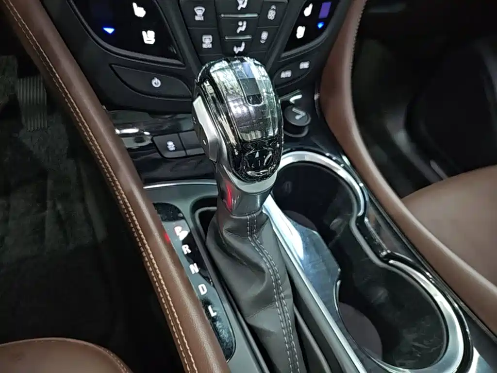 Buick Envision Plus — фото 14