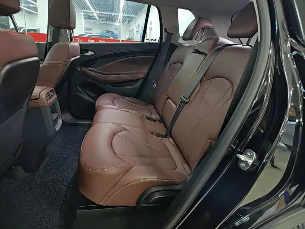 Buick Envision Plus — фото 17