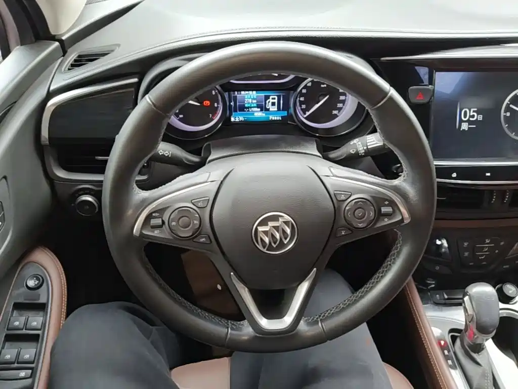 Buick Envision Plus — фото 11
