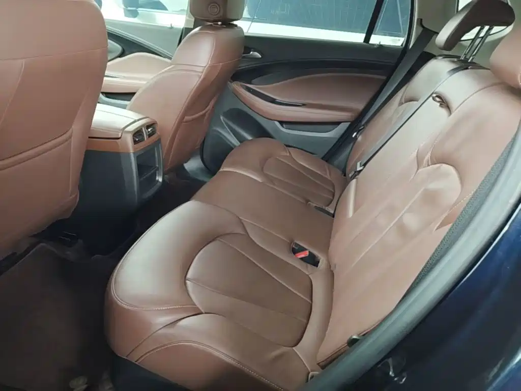 Buick Envision Plus — фото 17