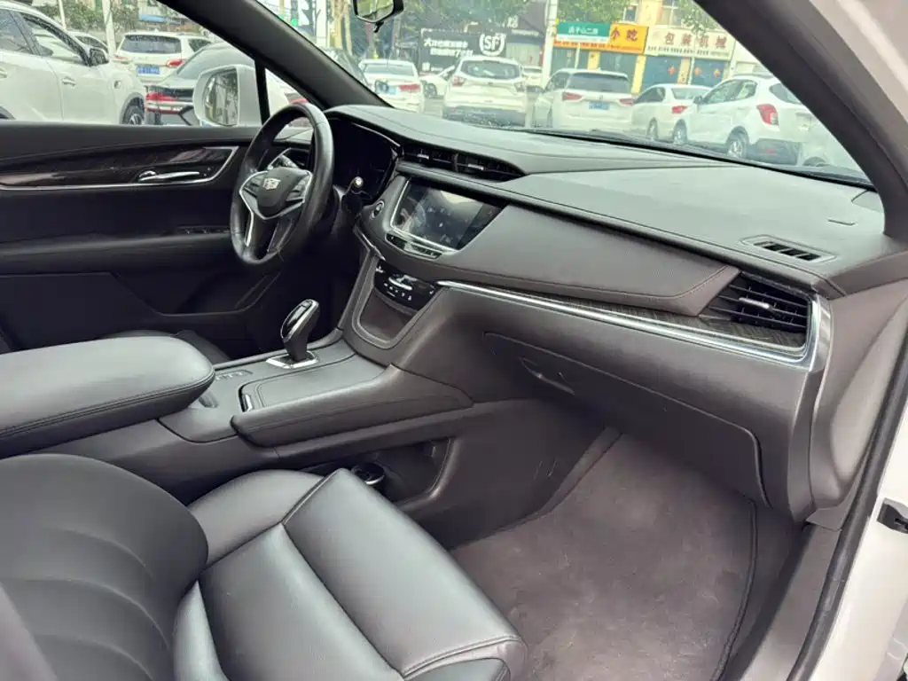Cadillac XT5 — фото 13