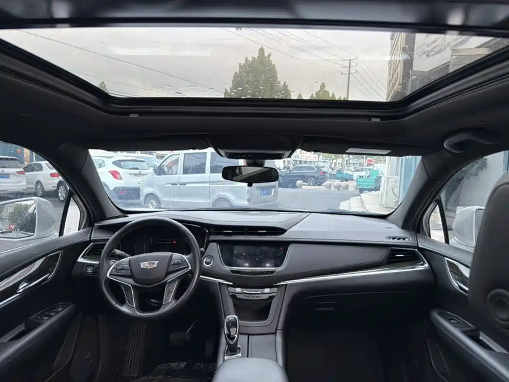 Cadillac XT5 — фото 15