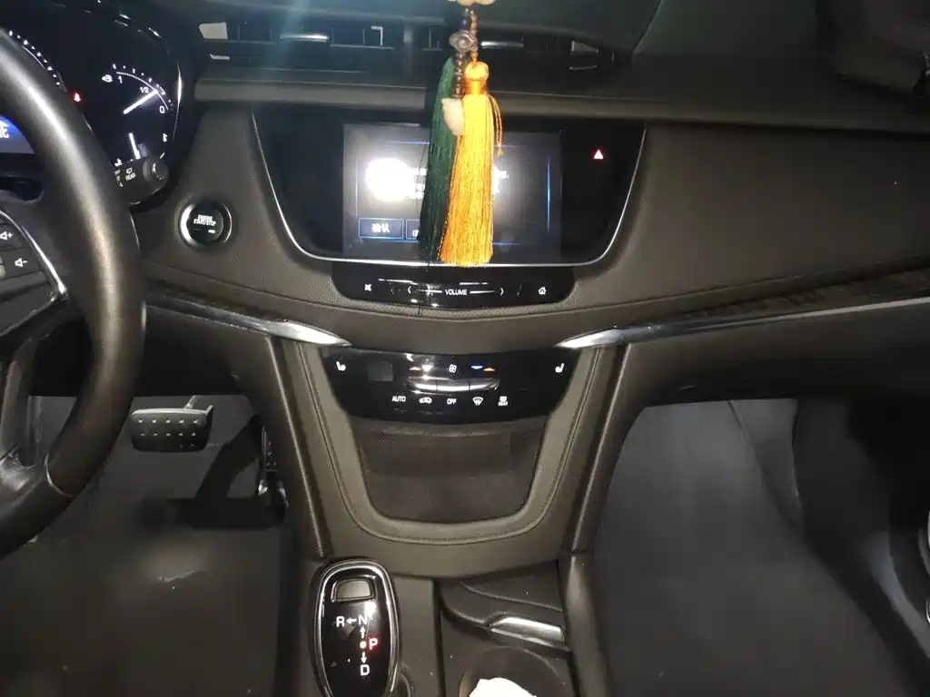 Cadillac XT5 — фото 6
