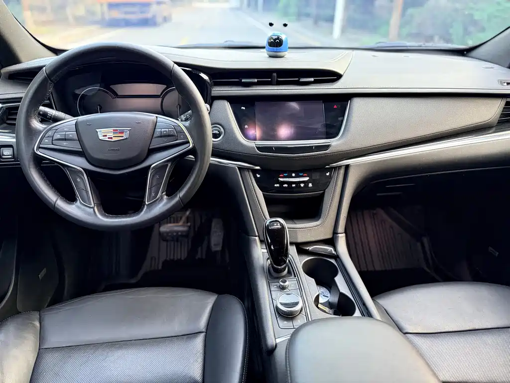Cadillac XT5 — фото 8