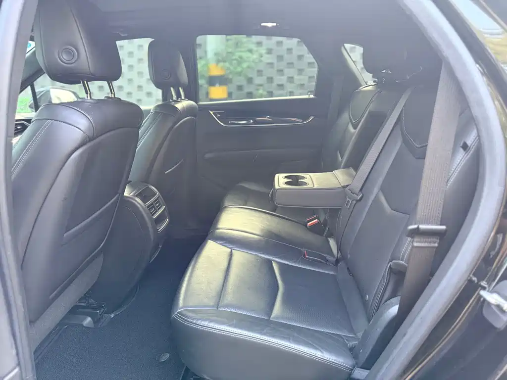 Cadillac XT5 — фото 9