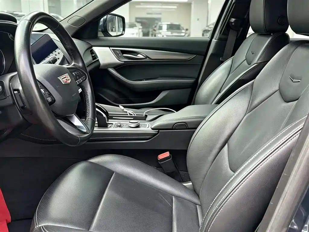 Cadillac CT5 — фото 6