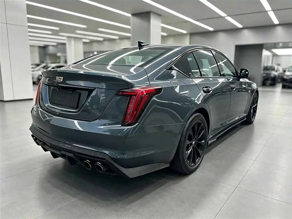 Cadillac CT5 — фото 9