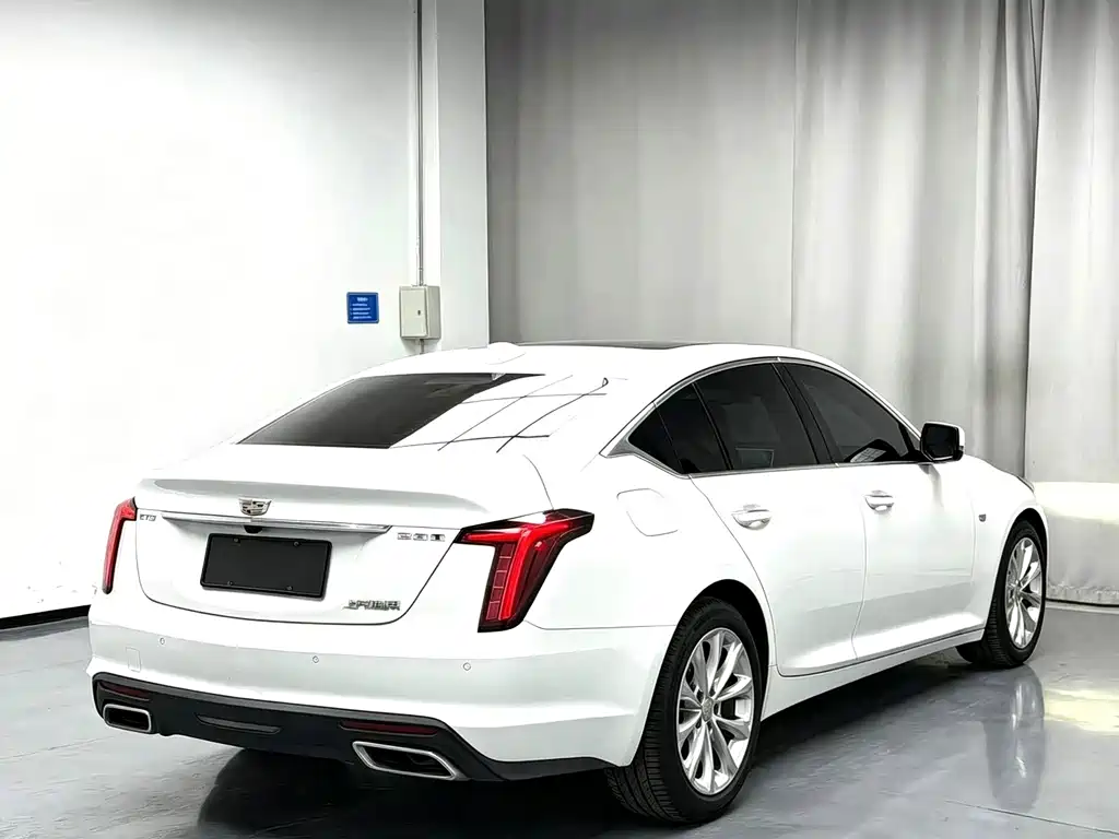 Cadillac CT5 — фото 9