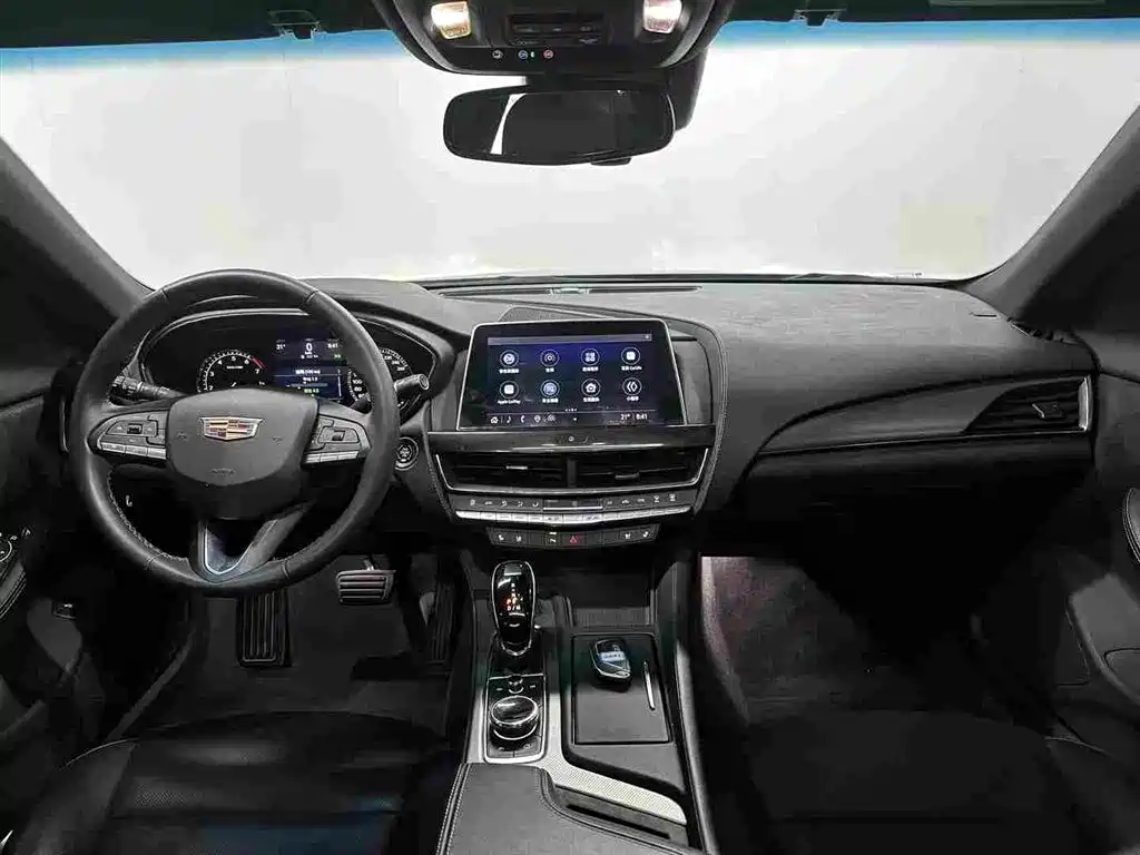 Cadillac CT5 — фото 11